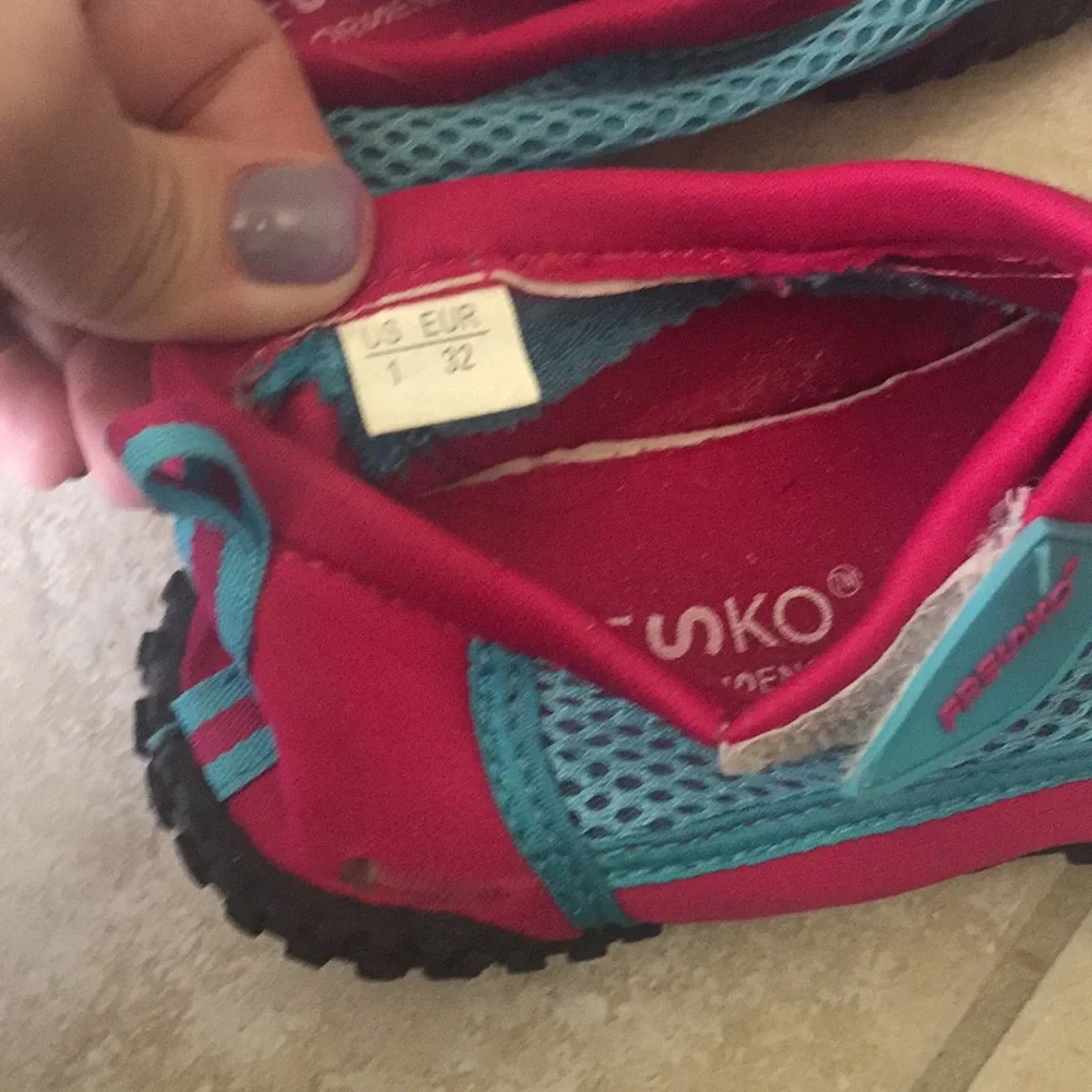 Fresko Water Shoes Size 1 Teal & Pink